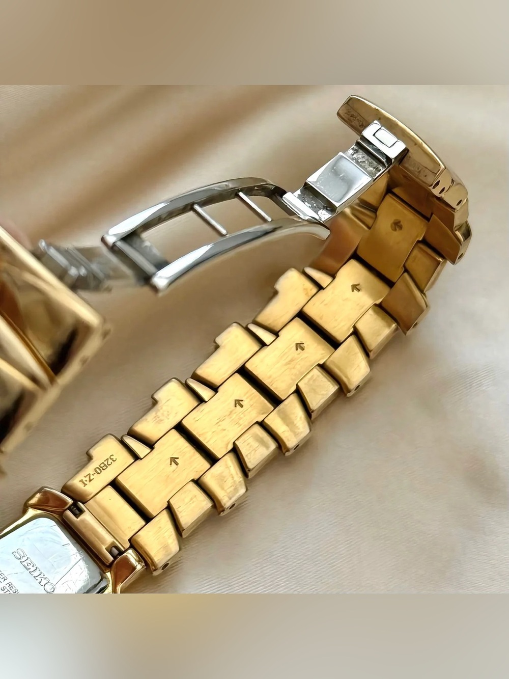 AUTHENTIC RARE VINTAGE SEIKO ASYMMETRICAL GOLD WATCH - Picture 7 of 9